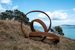 Julie Moselen, _Continuum Amplas_ (2022). Sculpture on the Gulf, Waiheke, Auckland (4–27 March 2022). Photo: Peter Rees.